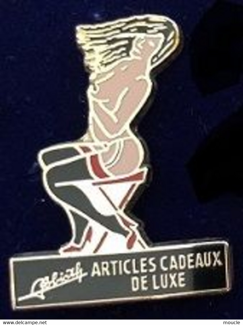 PIN UP - PIN-UPS - NOIRAUDE ASSISE - ARTICLE DE CADEAUX DE LUXE - MAXIMILIEN PIN'S - EGF - PORTE JARTELLES -   (30) - Pin-Ups