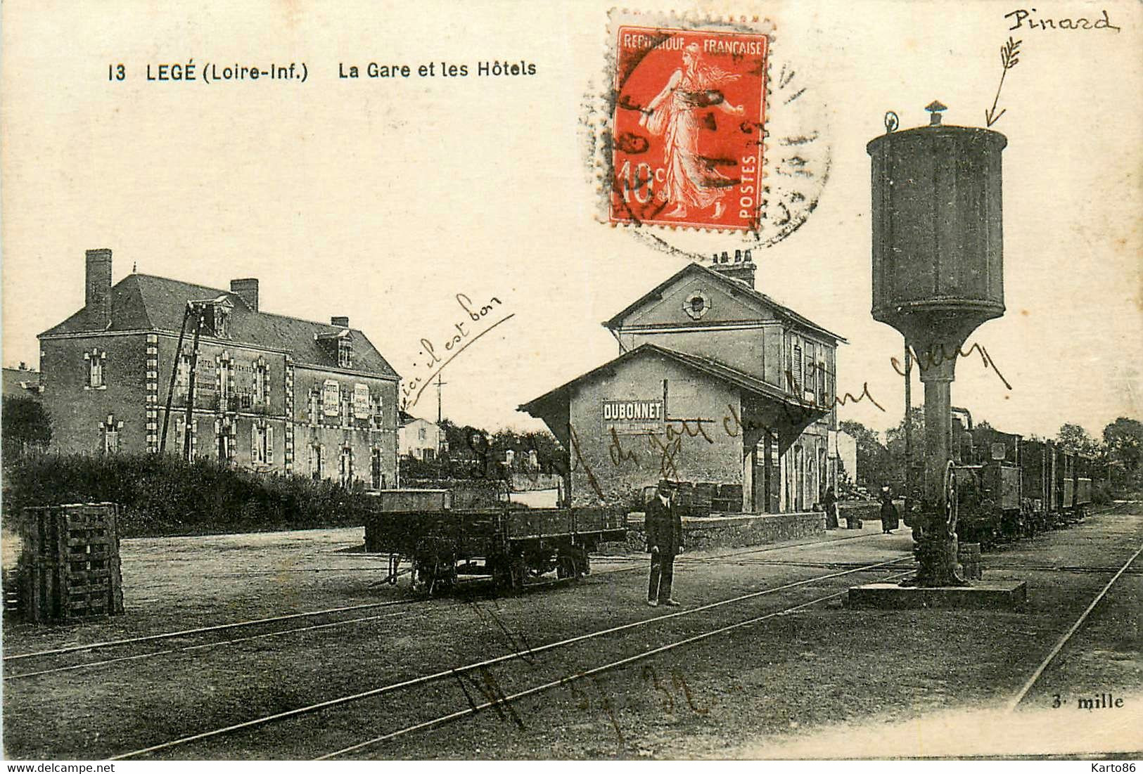 Legé * La Gare Et Les Hôtels * Train Wagons * Ligne Chemin De Fer - Legé