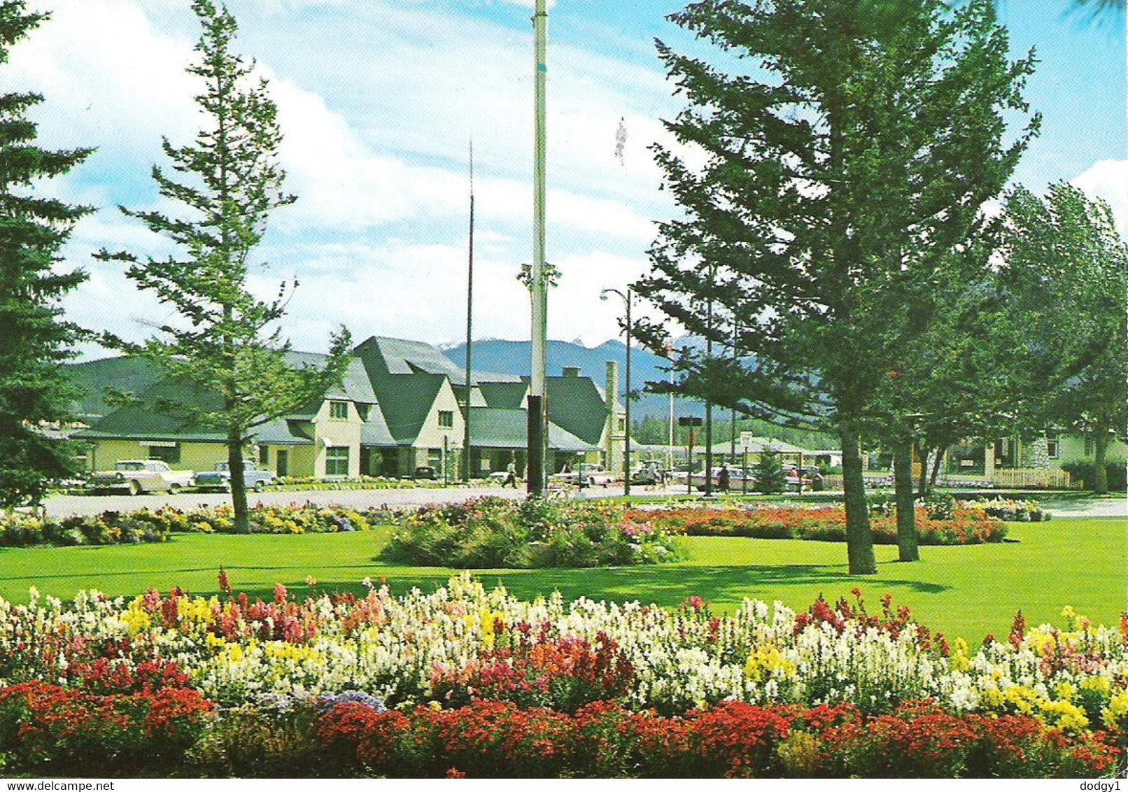 JASPER VILLAGE GARDENS, JASPER PARK, ALBERTA, CANADA. Circa 1979 USED POSTCARD Kg8 - Jasper