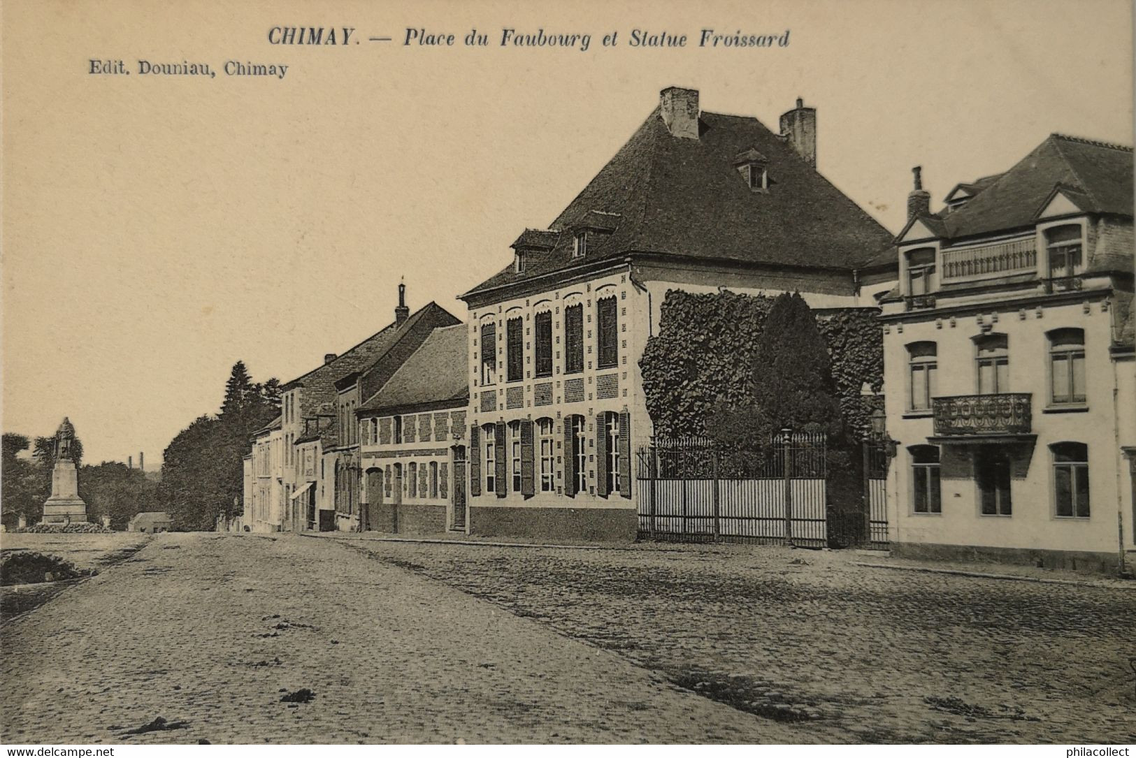 Chimay // Place Du Faubourg Avec Statue Froissart  19?? - Chimay