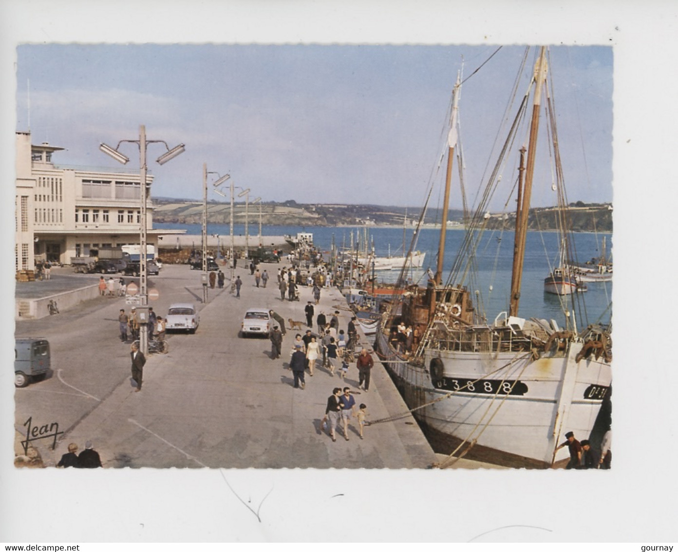 Douarnenez : Le Port De Pêche Et La Criée, Au Fond La Plage Du Ris (cp Vierge N°20/189 Jean - Douarnenez