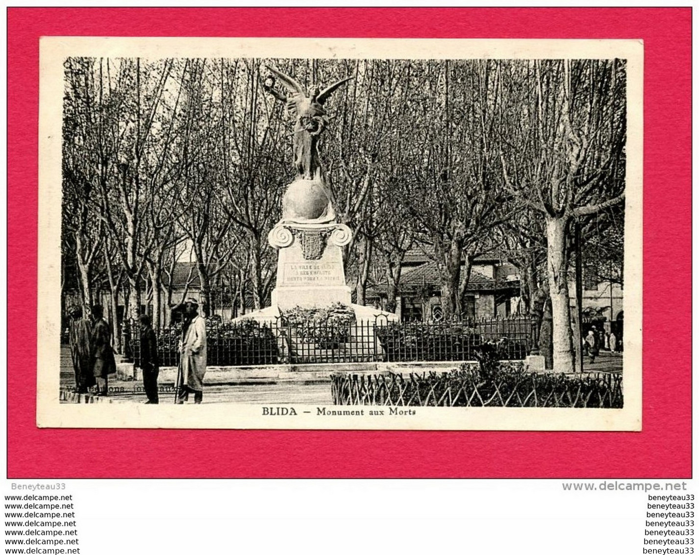 CPA (Réf : B 298) BLIDA (AFRIQUE -ALGÉRIE)Monument Aux Morts (animée) - Blida