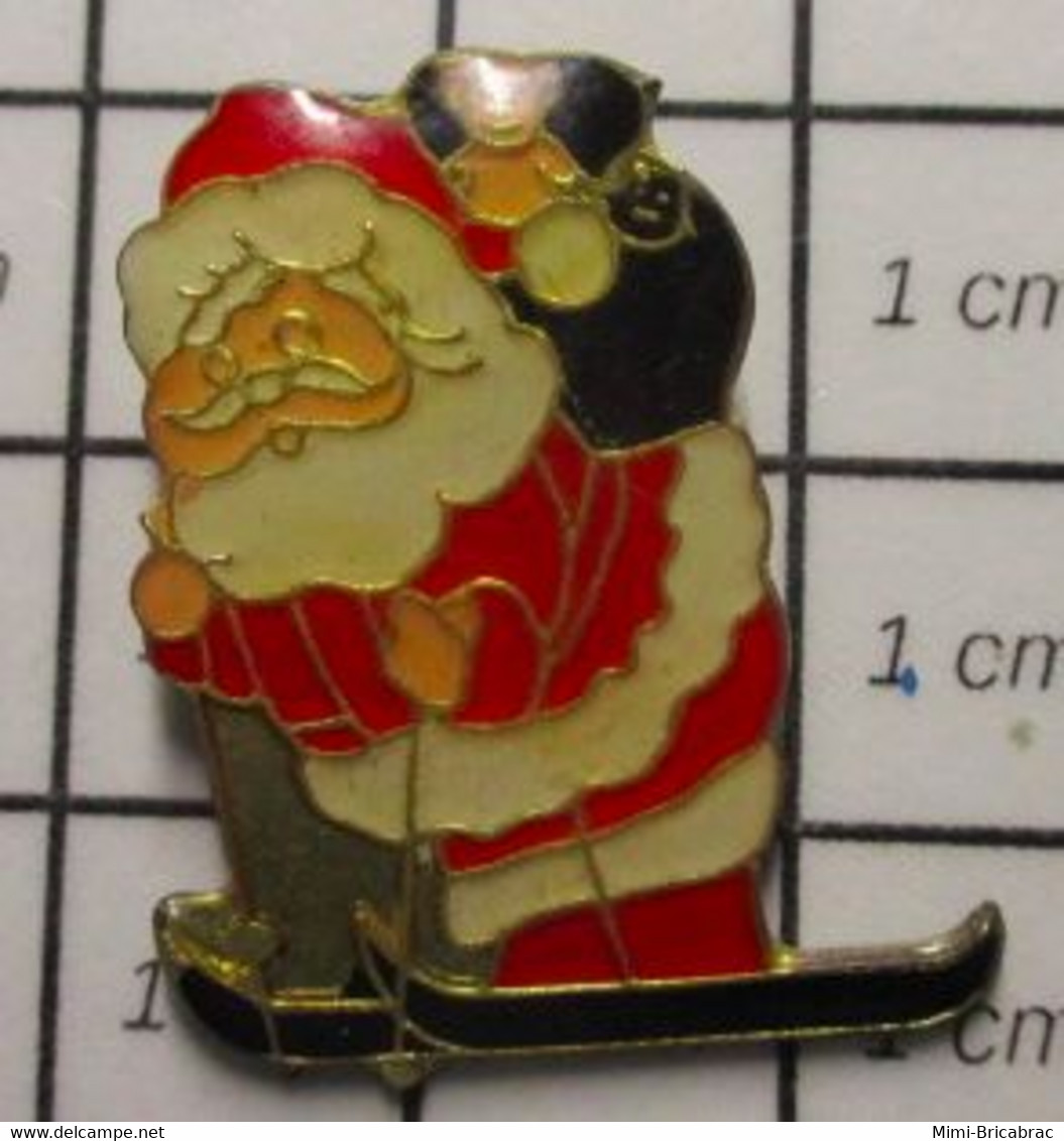 3419 Pin's Pins / Beau Et Rare / THEME : NOEL / PERE NOEL + CADEAUX + SKIS - Navidad