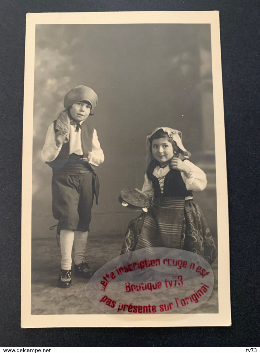 T386D - Carte Photo 2 Enfants Costumés - Tambourin - Folklore - Photographie BACCHETTA Rue De Carouge - GENEVE - Carouge