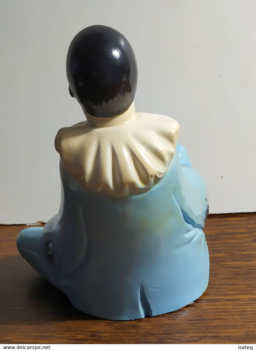 Figurine Pierrot Assis Vintage En Plâtre - Autres & Non Classés