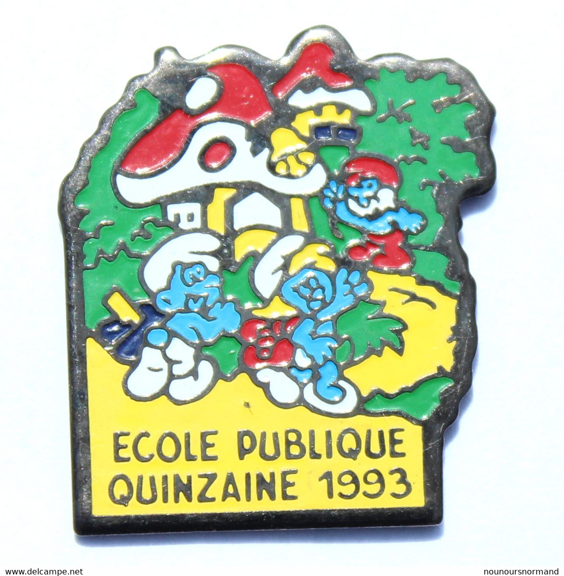 Pin's Ecole Publique - QUINZAINE 1993 - Les Schtroumpfs Et Leur Village - Imps - L096 - Administración
