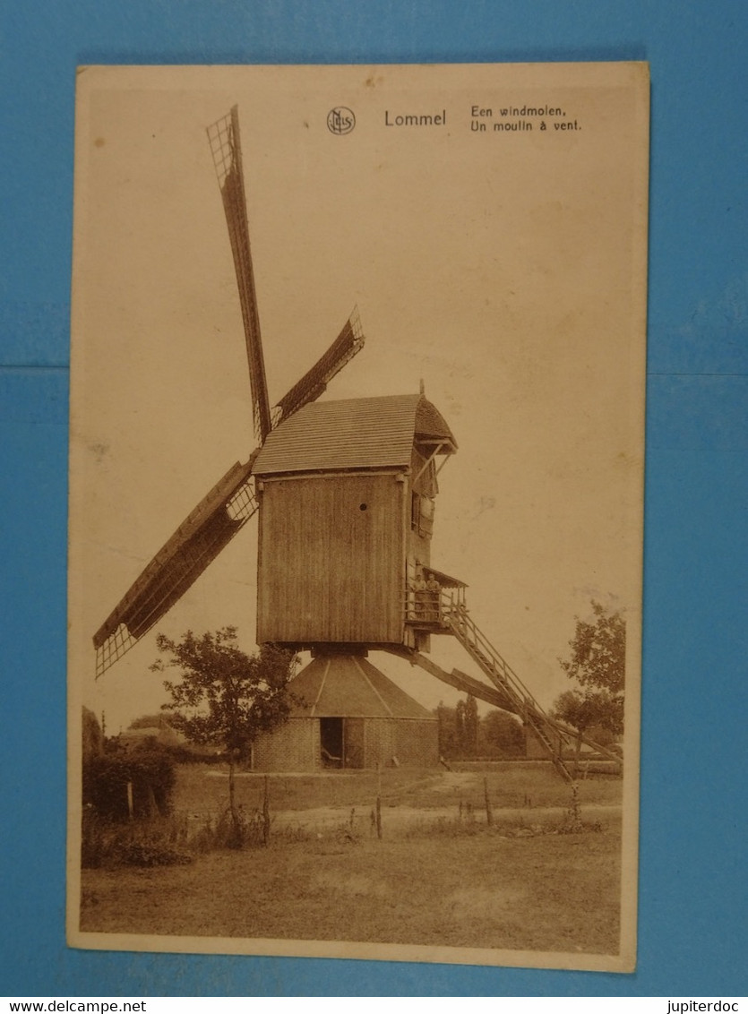 Lommel Een Windmolen Un Moulin à Vent - Lommel