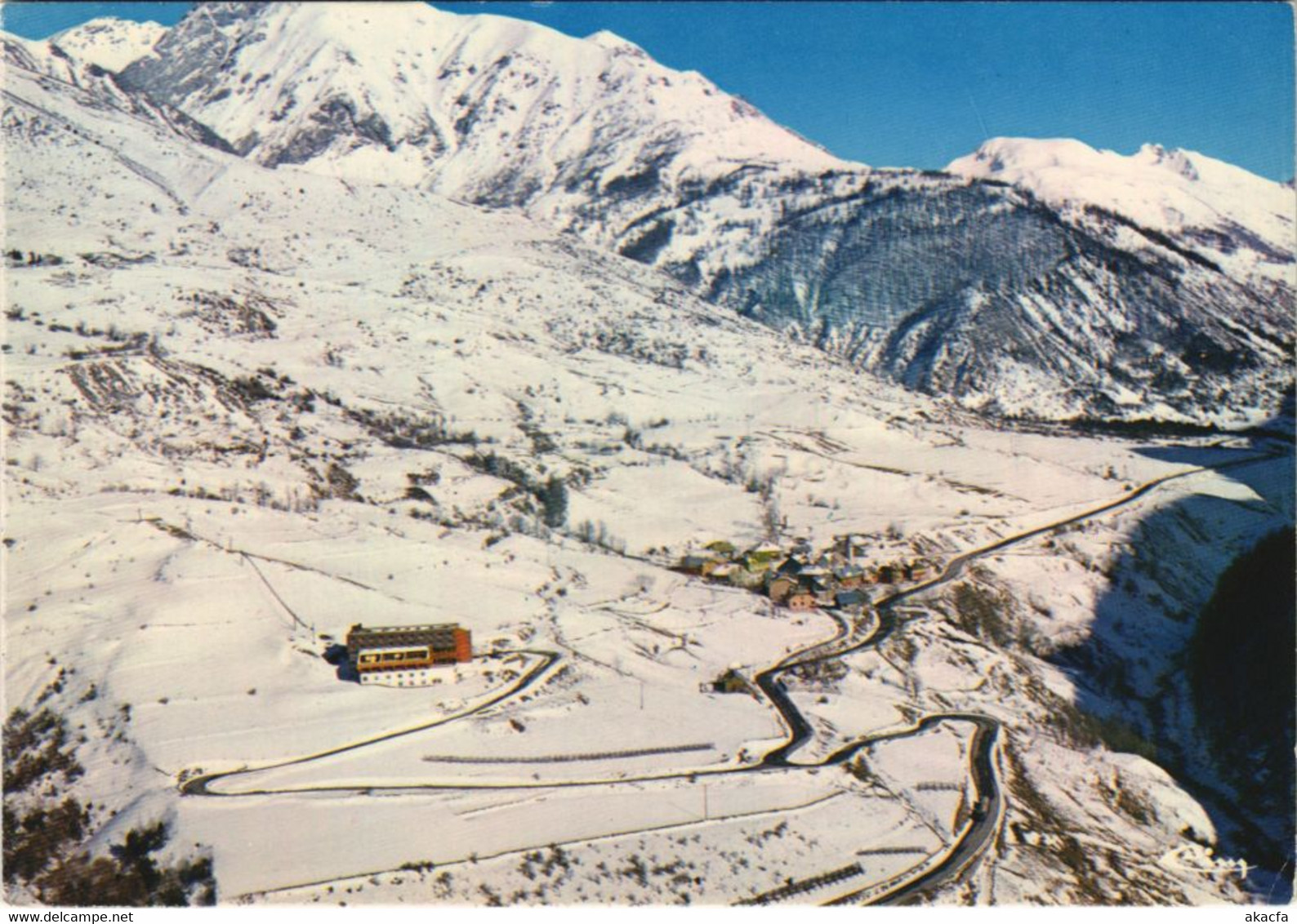 CPM MEYRONNES Vue Generale Aerienne Du Village D'Hiver (1209816) - Autres & Non Classés