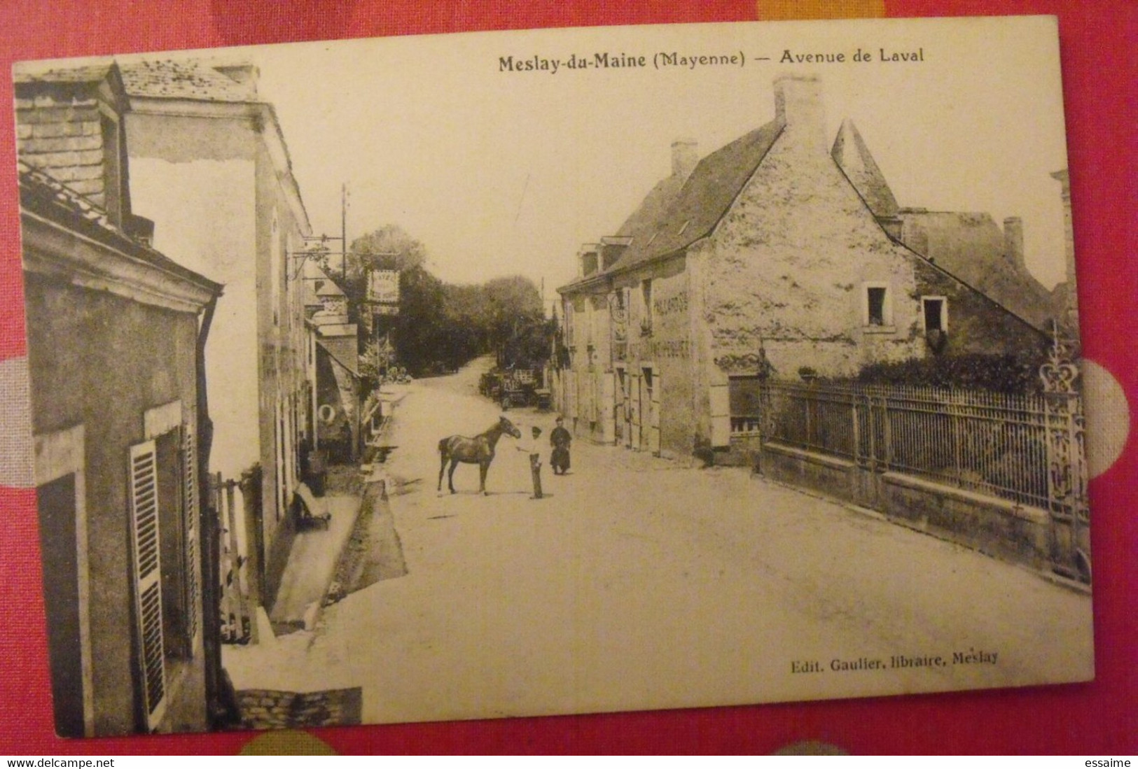 Carte Postale Mayenne 53. Meslay Du Maine. Avenue De Laval. Cheval - Meslay Du Maine