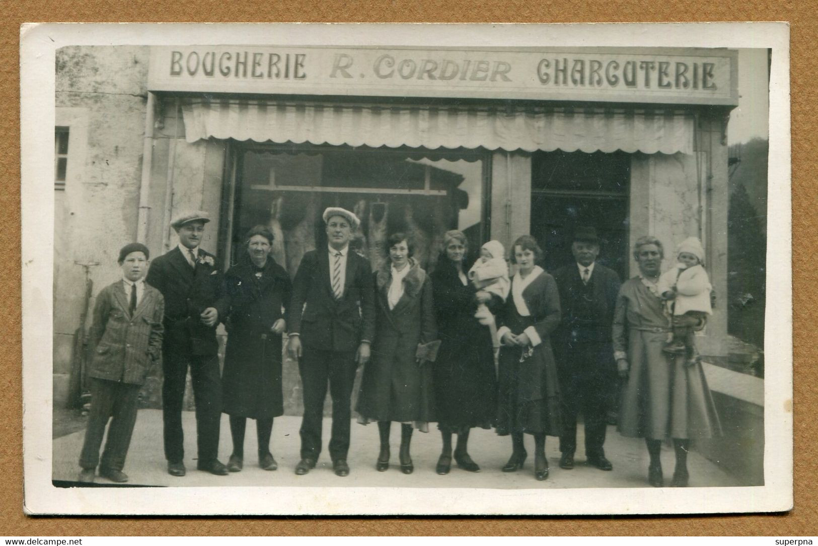 VIGNORY  (52) : " LA BOUCHERIE R. CORDIER "  Carte Photo - Vignory