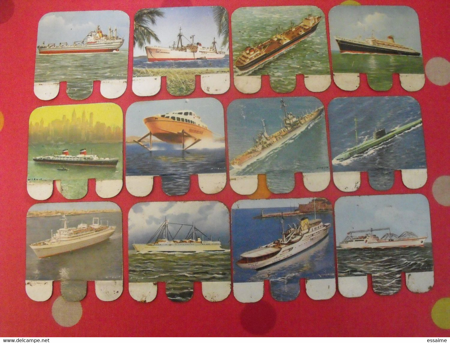 Lot De 12 Plaquettes Bateaux. Huilor Samo Chat Ambré Cremolive. Lot 6 - Plaques En Tôle (après 1960)