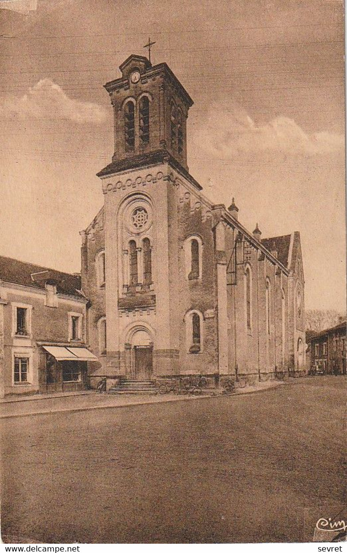 ST-GERVAIS-les-TROIS-CLOCHERS. - L'Eglise. Cliché Rare - Saint Gervais Les Trois Clochers