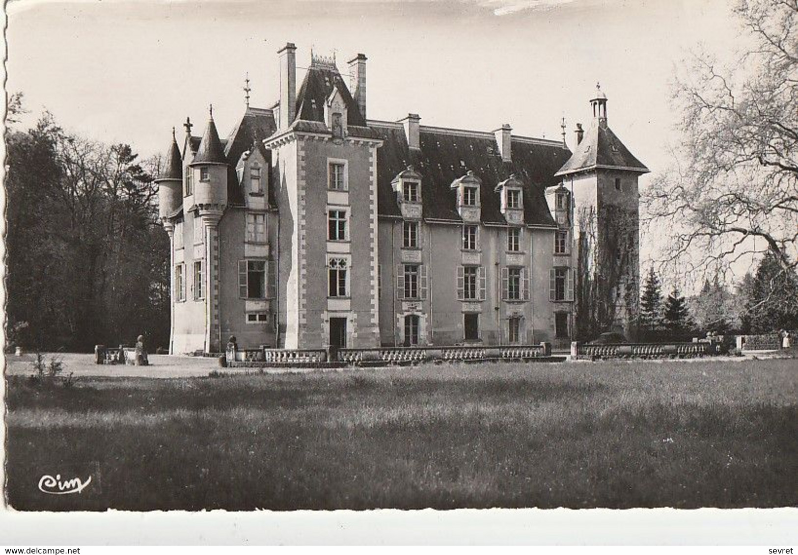 ST-JULiEN-L'ARS. - Le Château. Carte RARE - Saint Julien L'Ars