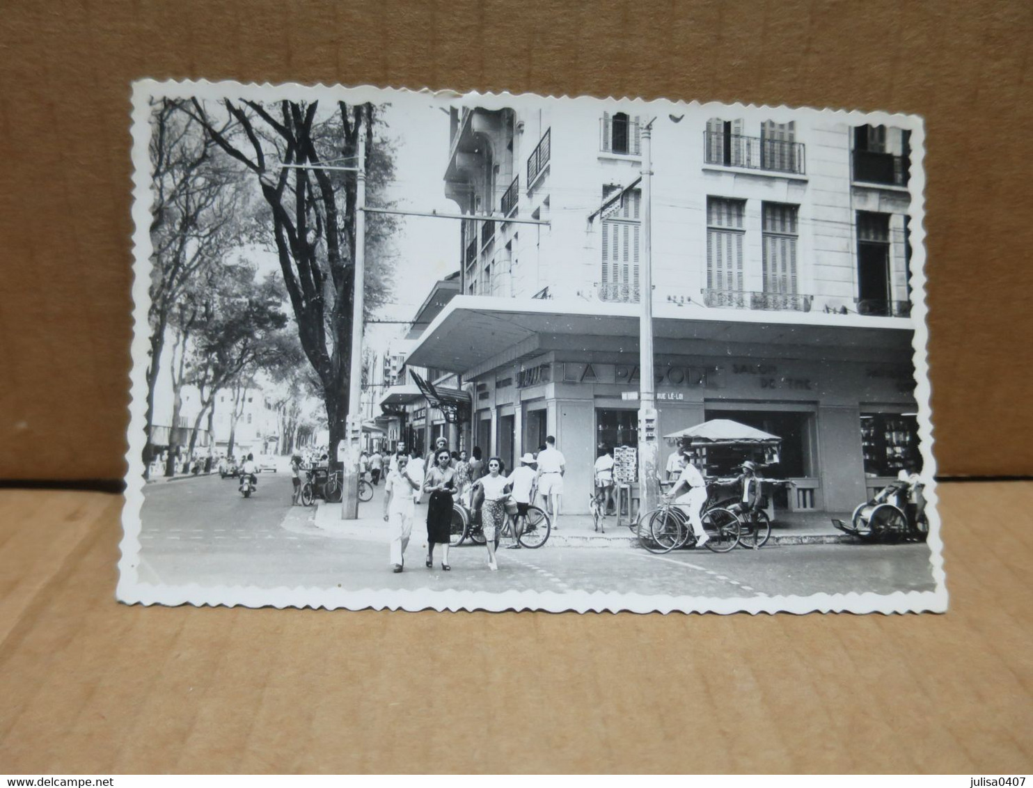 SAIGON (Viet Nam - Ex Indochine) Carte Photo Coin Rue Catinat Animation - Vietnam