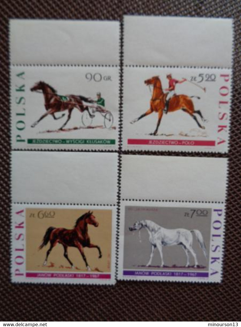 LOT DE NOMBREUX TIMBRES POLOGNES, BLOCS SERIES, POISSONS, FLEURS, MONUMENTS, FOLKLORE, ETC...... **