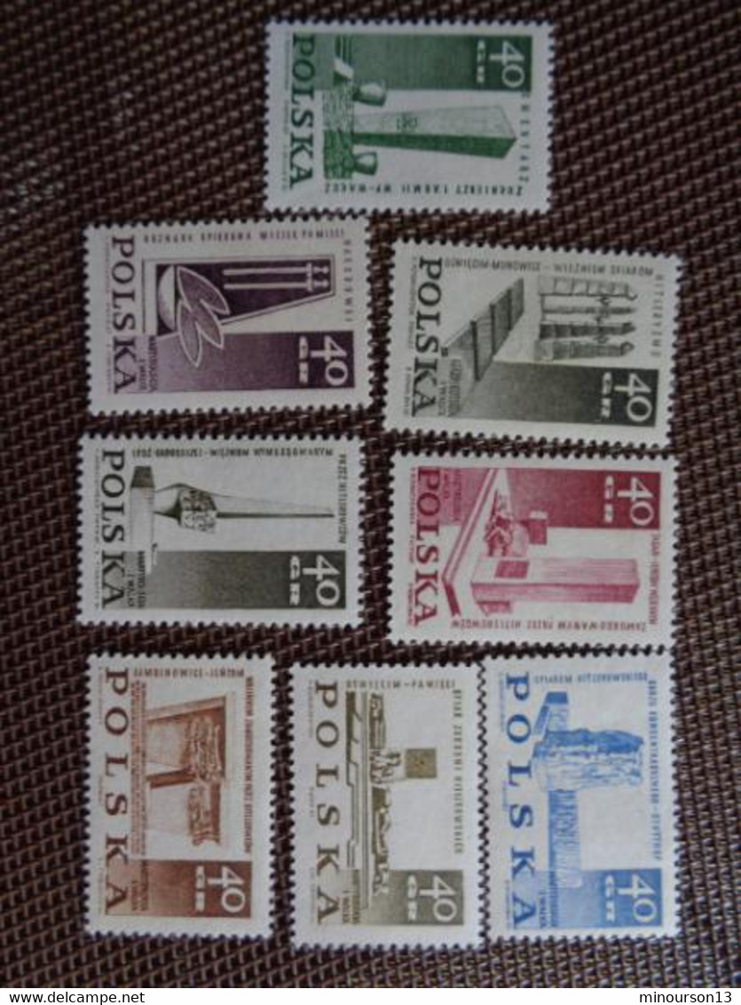 LOT DE NOMBREUX TIMBRES POLOGNES, BLOCS SERIES, POISSONS, FLEURS, MONUMENTS, FOLKLORE, ETC...... **