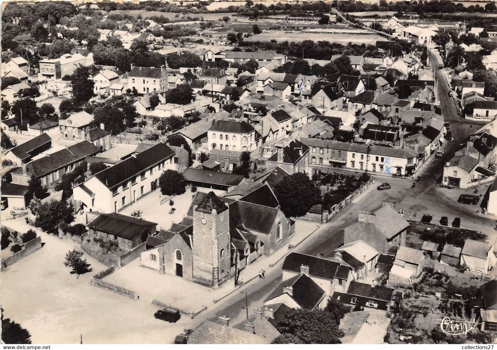 44-SAINT-BREVIN-LES-PINS- PLACE DU MARCHE , L'EGLISE ET LES ECOLES VUE DU CIEL - Saint-Brevin-les-Pins