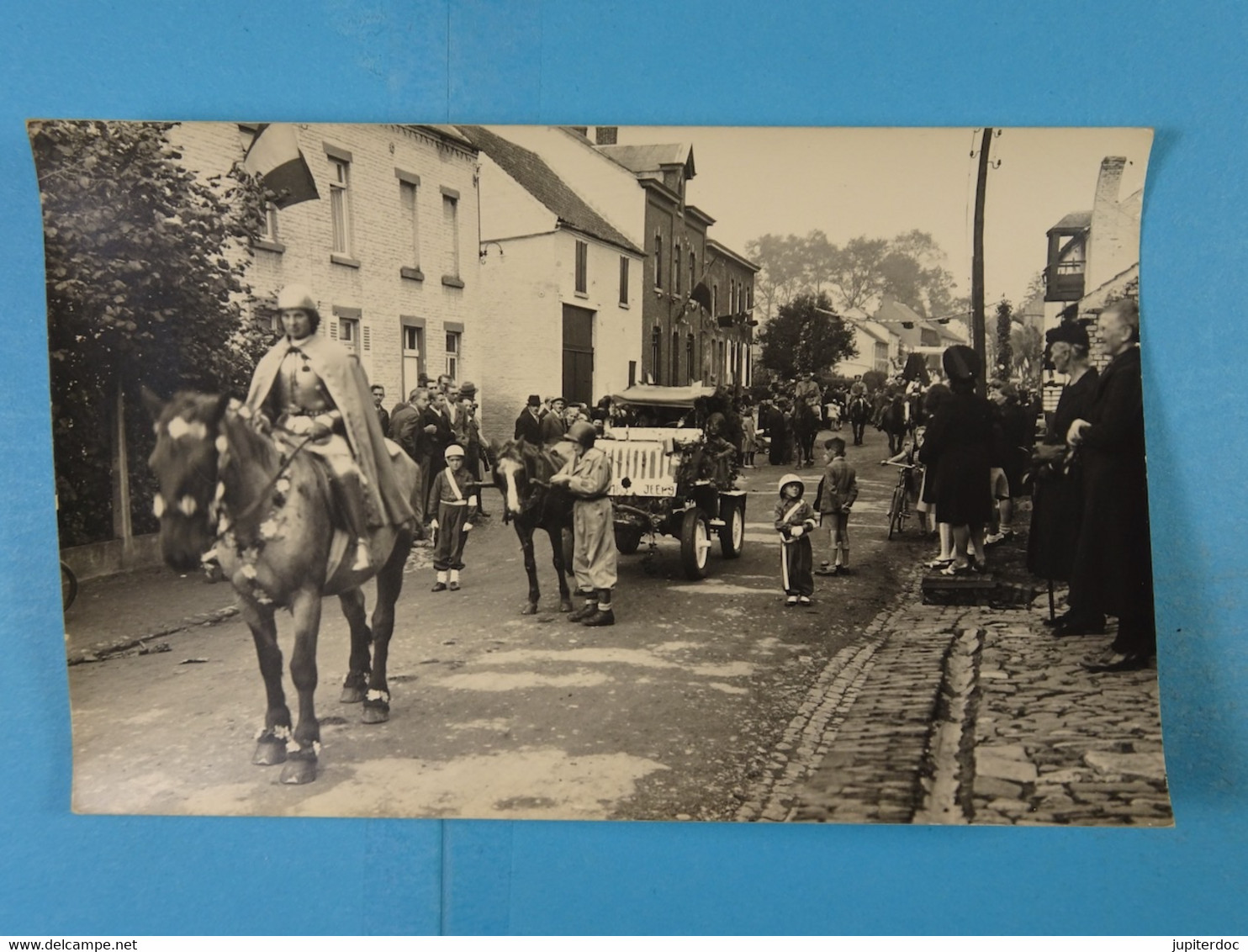 Carte Photo Marbaix-la-Tour Cortège, Fête (libération???) - Ham-sur-Heure-Nalinnes