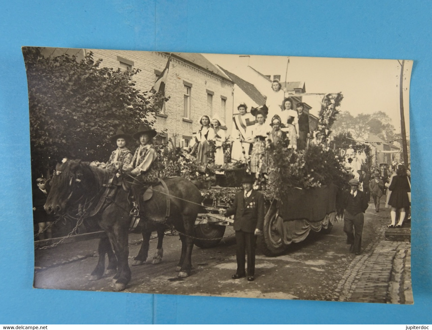 Carte Photo Marbaix-la-Tour Cortège, Fête (libération???) - Ham-sur-Heure-Nalinnes