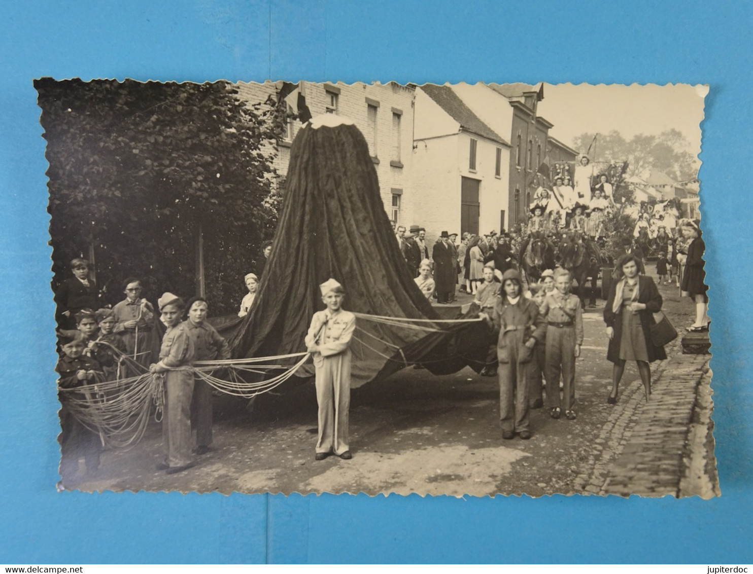 Carte Photo Marbaix-la-Tour Cortège, Fête (libération???) - Ham-sur-Heure-Nalinnes