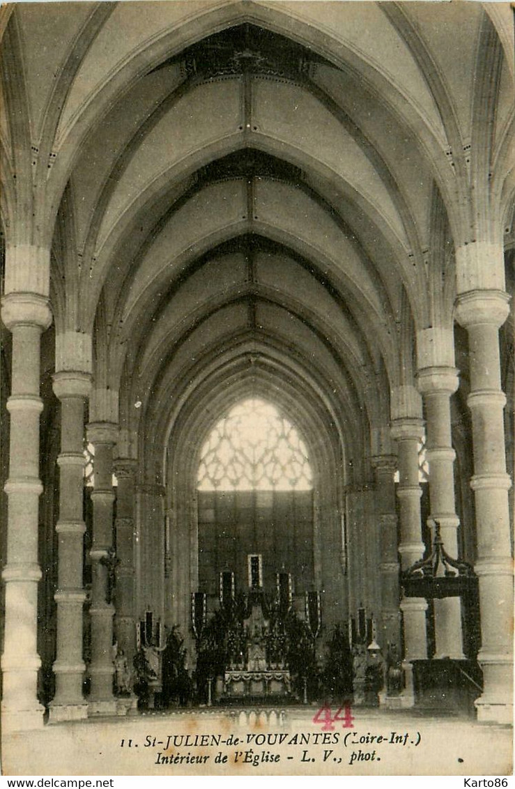 St Julien De Vouvantes * Intérieur De L'église Du Village - Saint Julien De Vouvantes