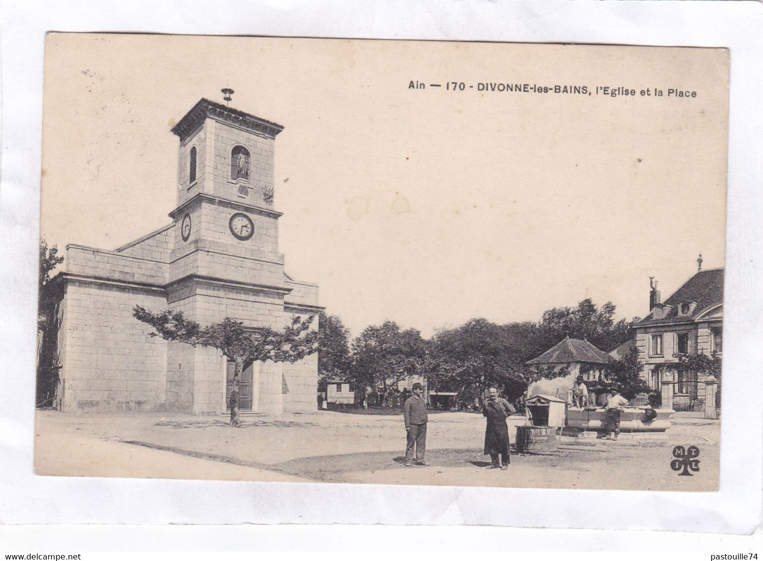 CPA :  14 X 9  -  DIVONNE-les-BAINS.  L'Eglise  Et  La  Place - Divonne Les Bains