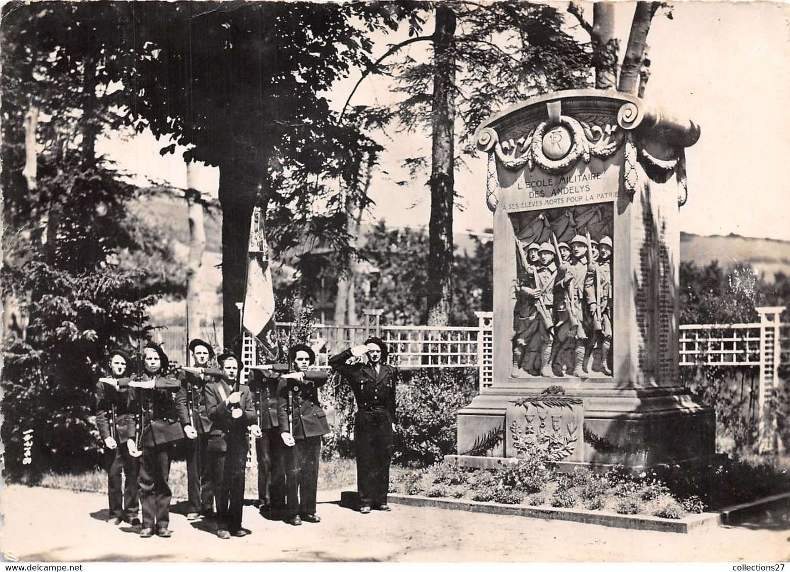 27-LES-ANDELYS-ECOLE MILITAIRE PREPARATOIRE DES ANDELYS- DRAPEAU DE L'ECOLE ET MONUMENT AUX MORTS - Les Andelys