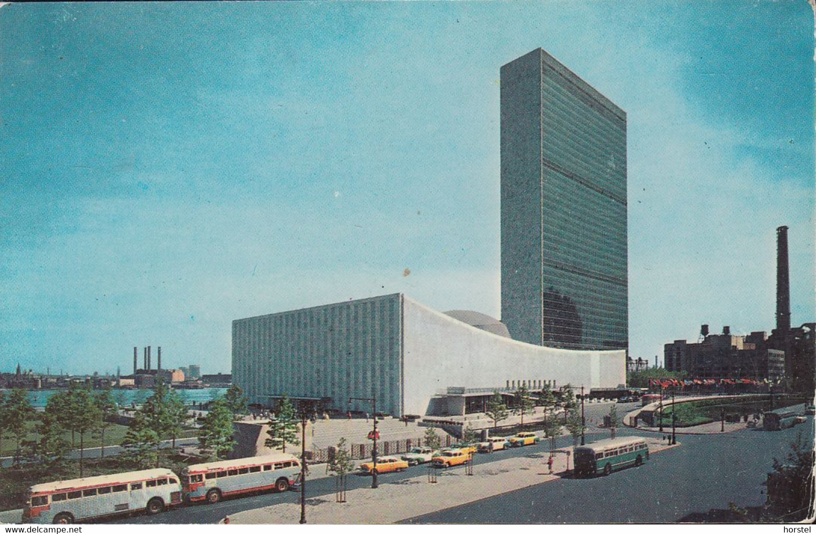 USA - New York - United Nation's Buildings - Cars - Bus - Piazze