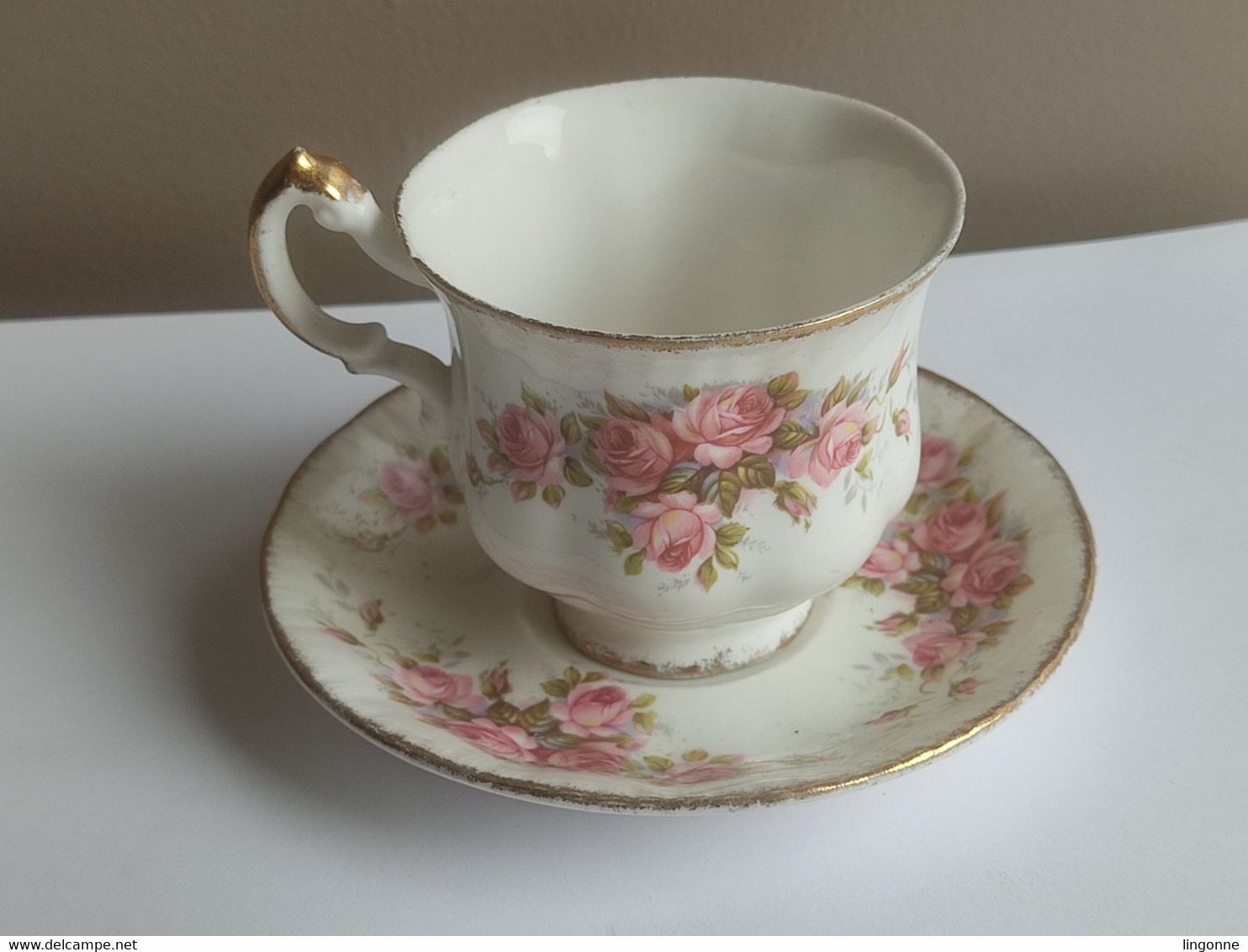 Tasse à Café Et Soucoupe Porcelaine Paragon Fine Bone China Made In Angleterre Elizabeth Rose Poids 189 Grammes - Tassen