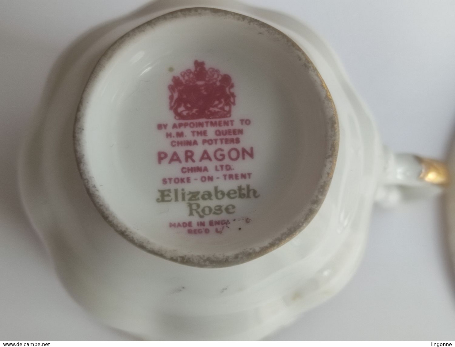 Tasse à Café et soucoupe porcelaine Paragon Fine Bone China Made in Angleterre Elizabeth Rose poids 189 Grammes