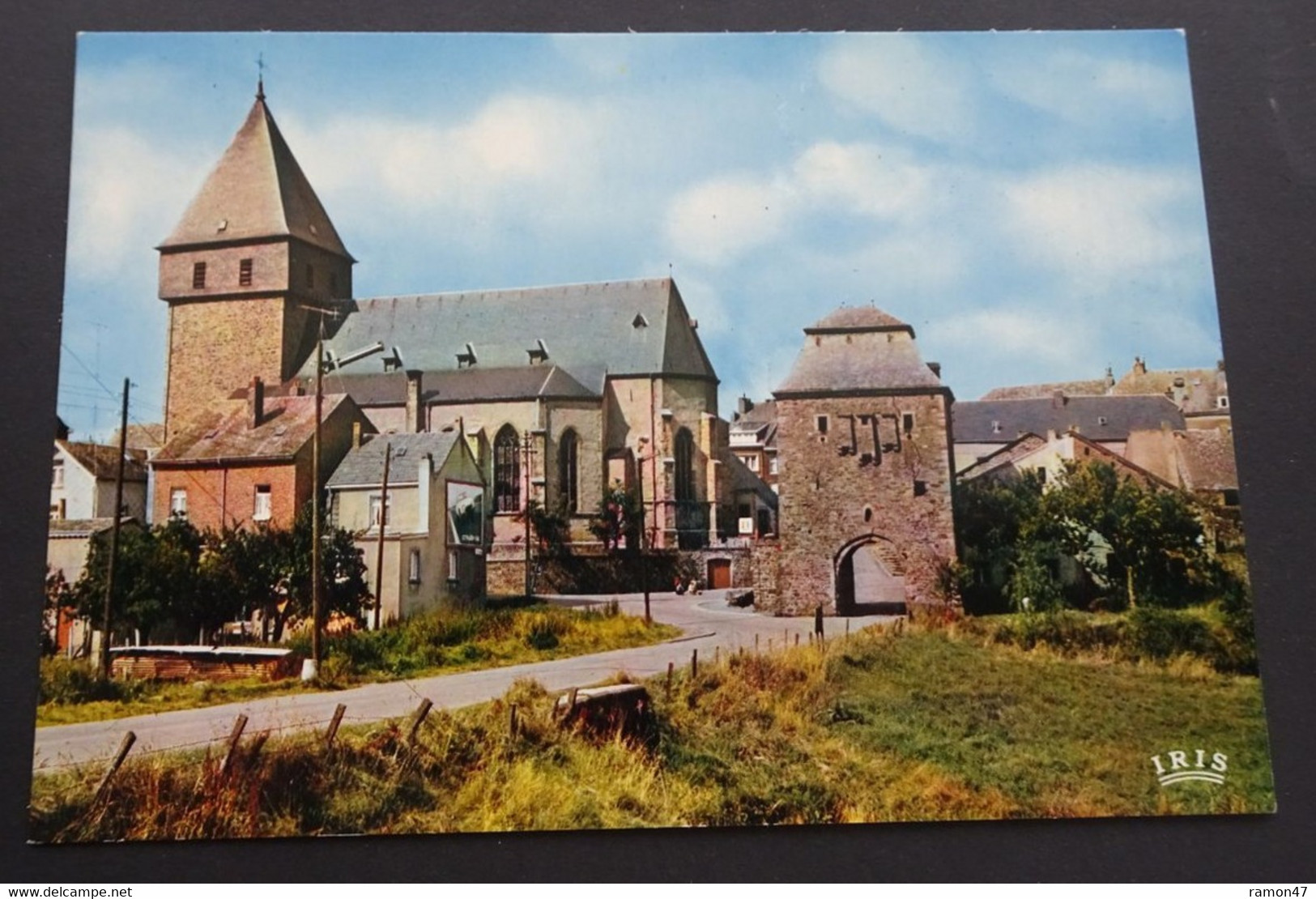 Bastogne - Eglise Saint-Pierre Et Porte De Trèves - Bastogne