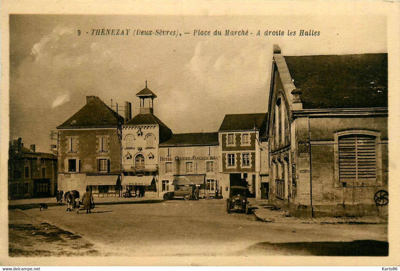 Thénezay * La Place Du Marché * A Droite , Les Halles * Hôtel GERBIER , FANCHON Successeur * Débit Tabac Tabacs - Thenezay