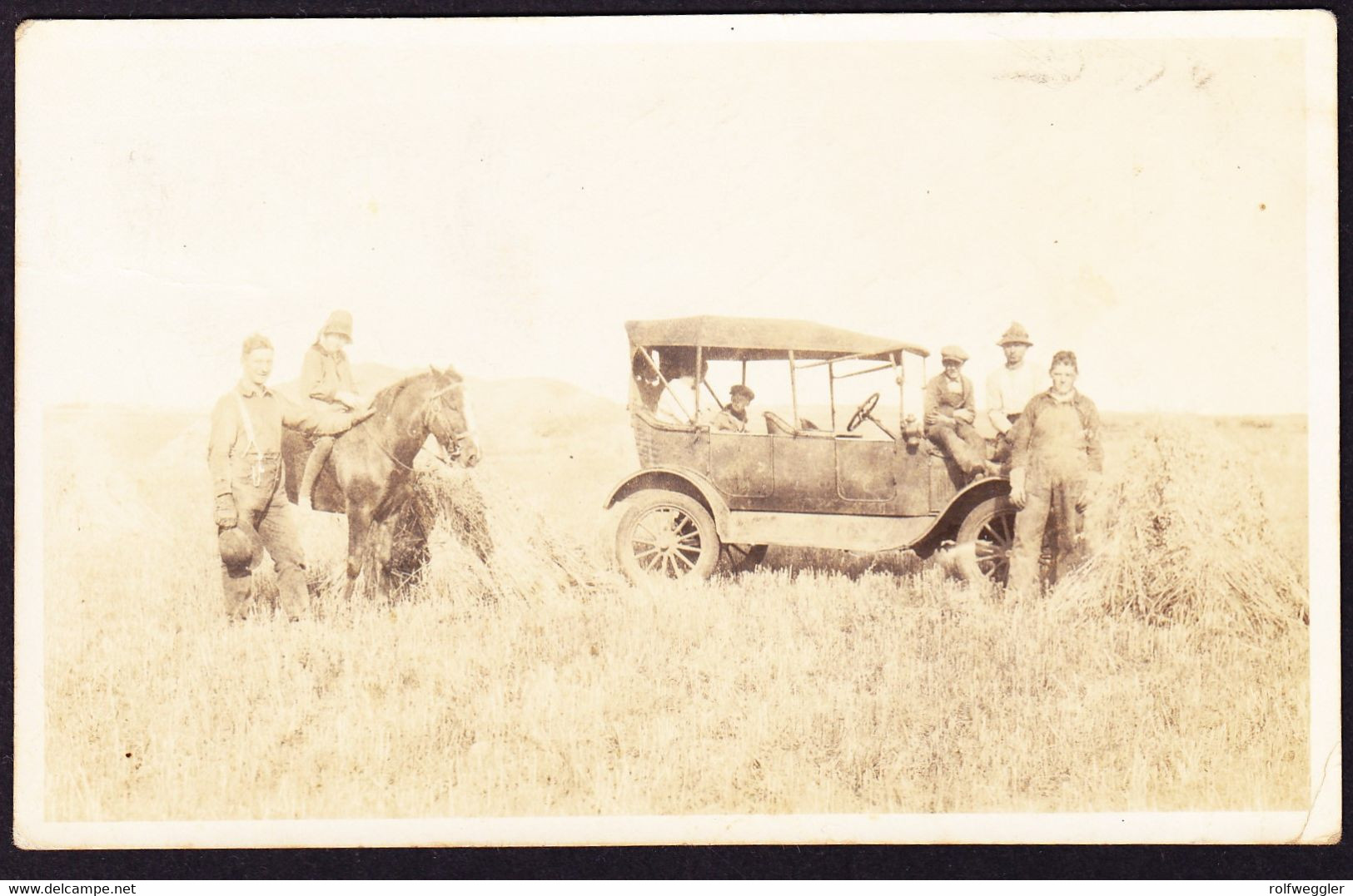 1927 Gelaufene Foto AK Aus Edmonton Nach St. Gallen. 1 Marke Defekt. Seltene Fotokarte Mit Auto Und Pferd Im Feld - Edmonton