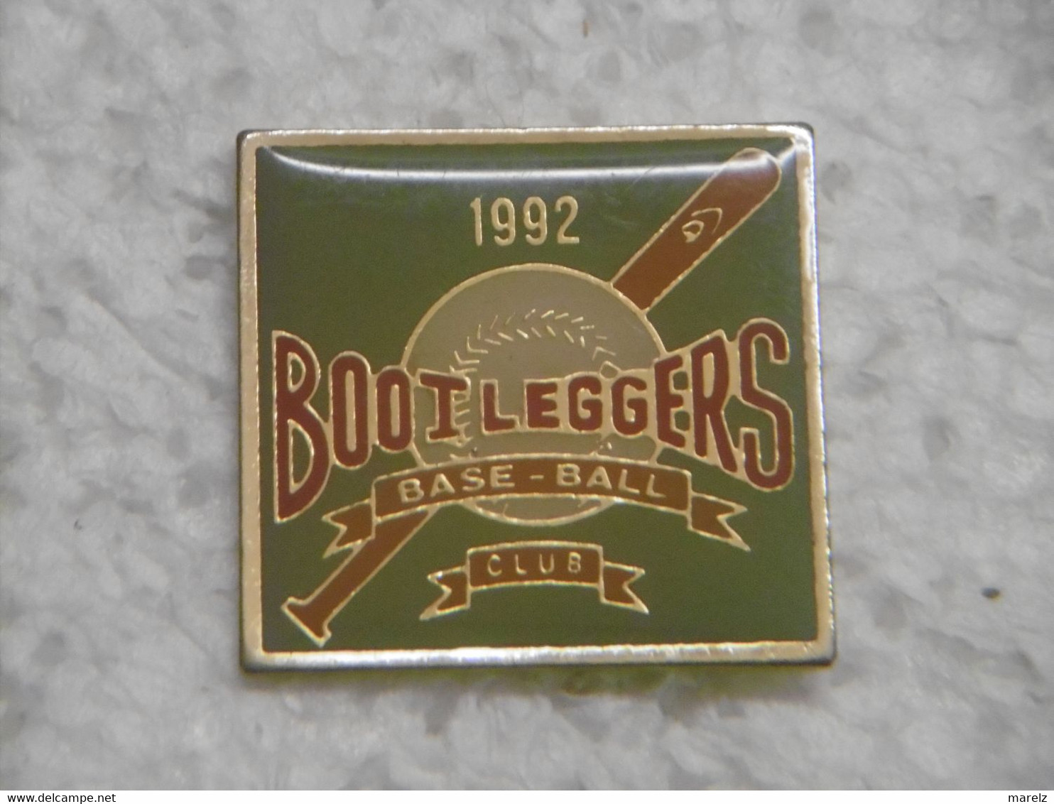 Pin's - BOOTLEGGERS BASEBALL CLUB De ARGANCY - Pins 1992 Pin Sport Base-Ball Badge Ville 57 MOSELLE - Baseball