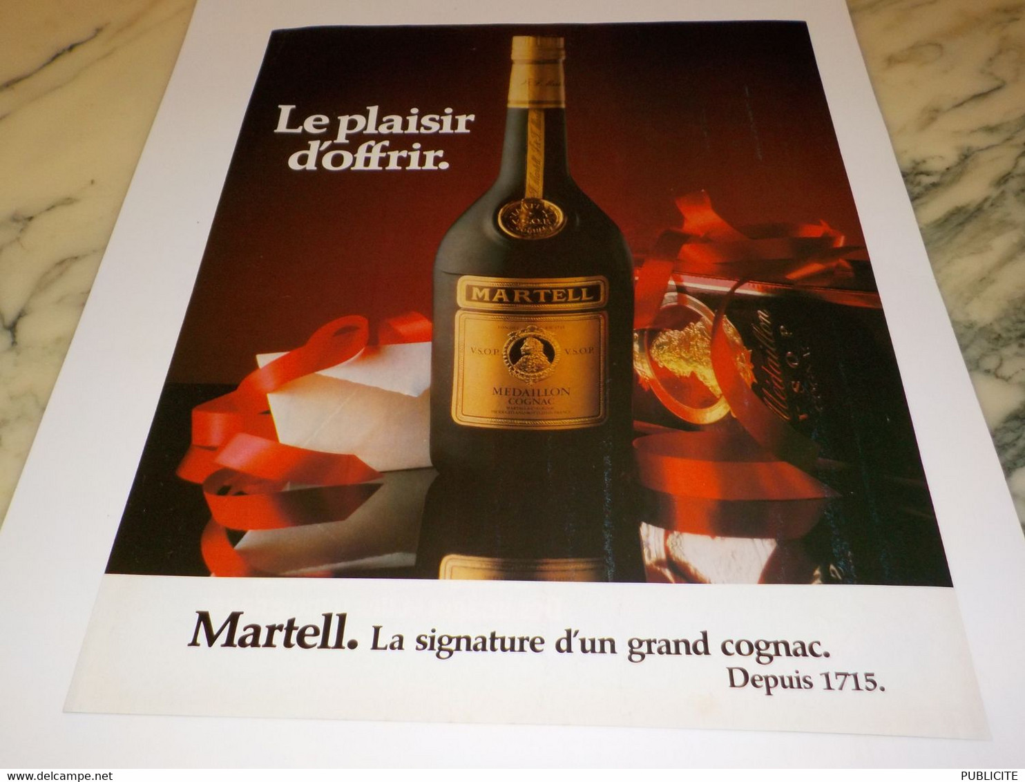 ANCIENNE PUBLICITE PLAISIR D OFFRIR MARTELL 1982 - Alcools