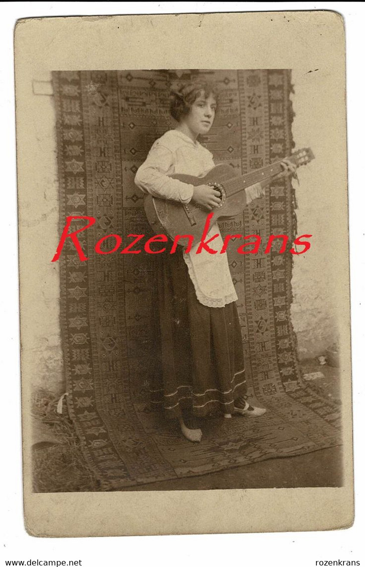 Oude Foto Old Photo Ancienne Femme Woman Dame Guitar Gitaar Music Instrument - Personas Anónimos