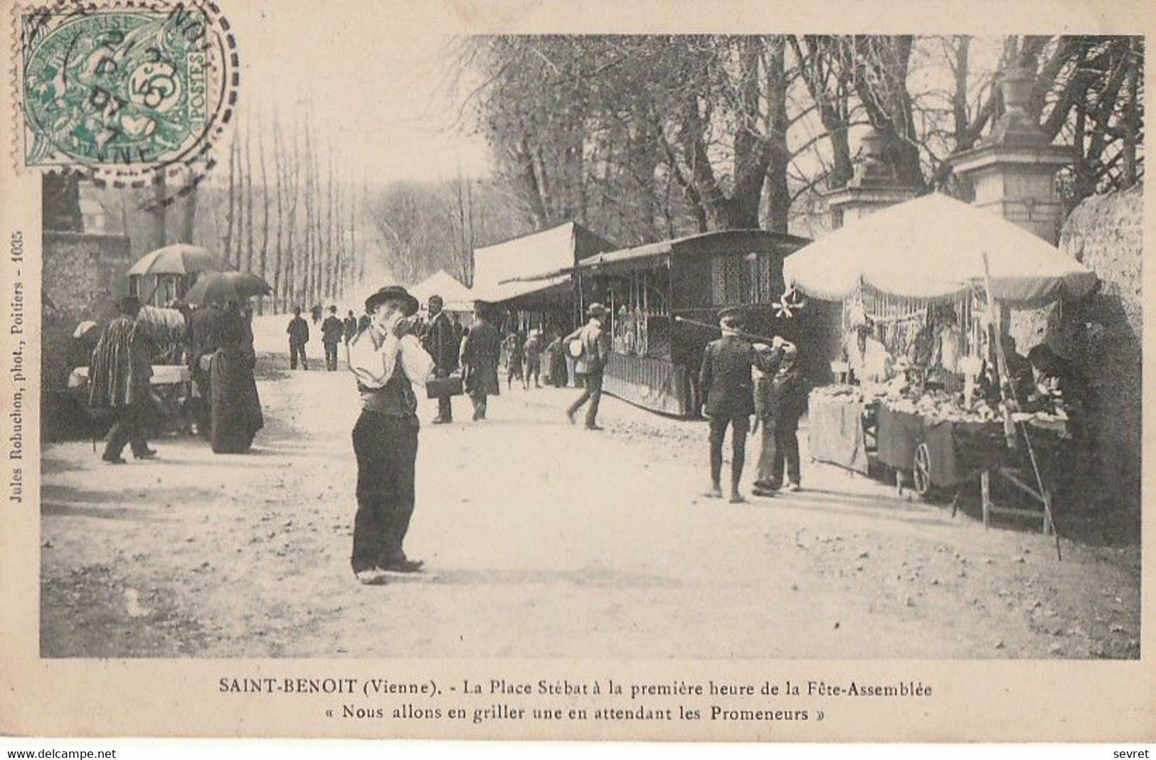 SAINT-BENOIT. - La Place Stébat à La Première Heure De La Fête-Assemblée - Saint Benoit