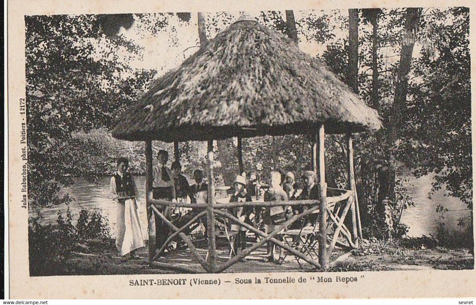 SAINT-BENOIT. - Sous La Tonnelle De " Mon Repos". Carte RARE - Saint Benoît