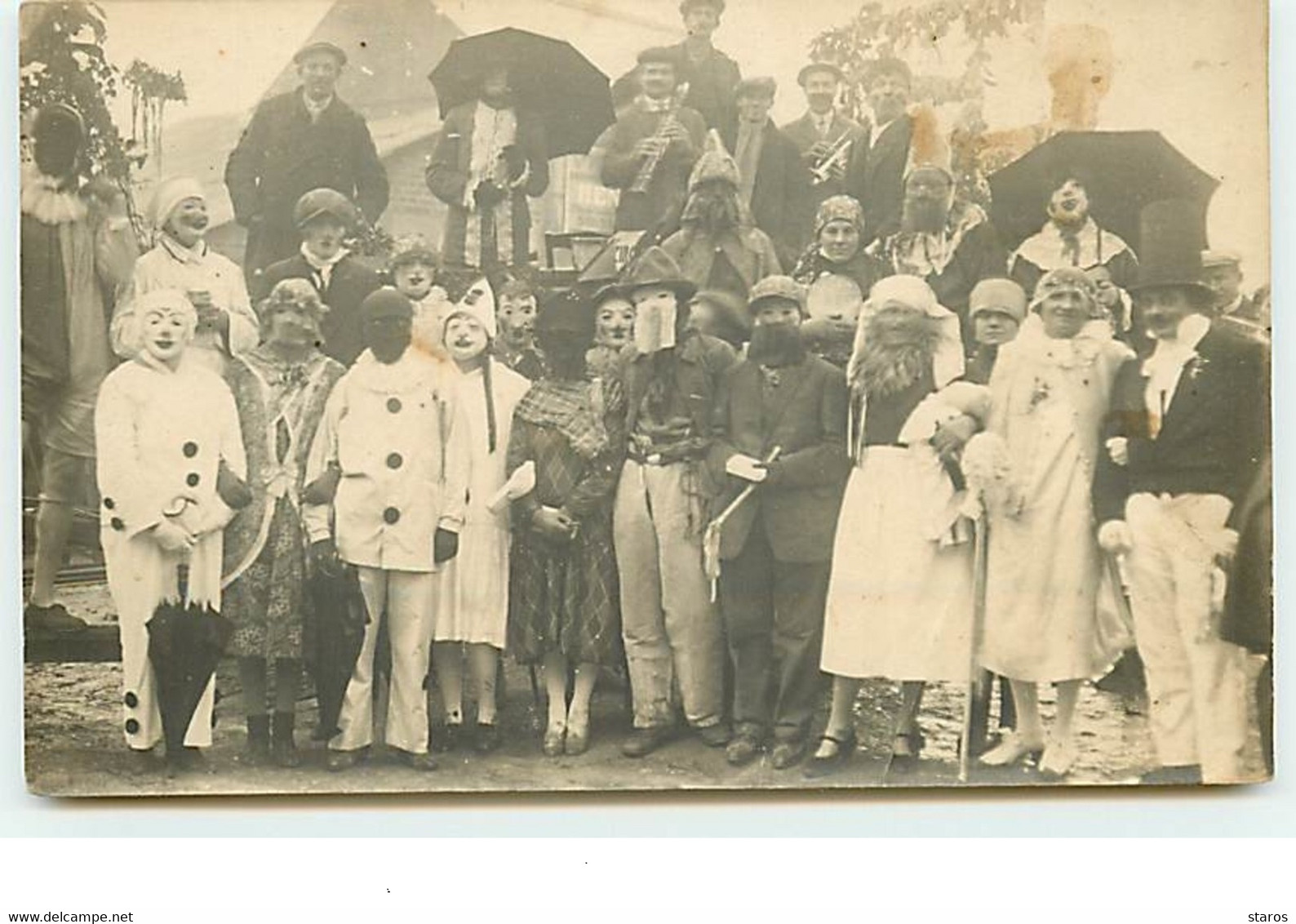 A Localiser - Carte-Photo D'hommes Et De Femmes Déguisés - Mardi-Gras ? - Zu Identifizieren