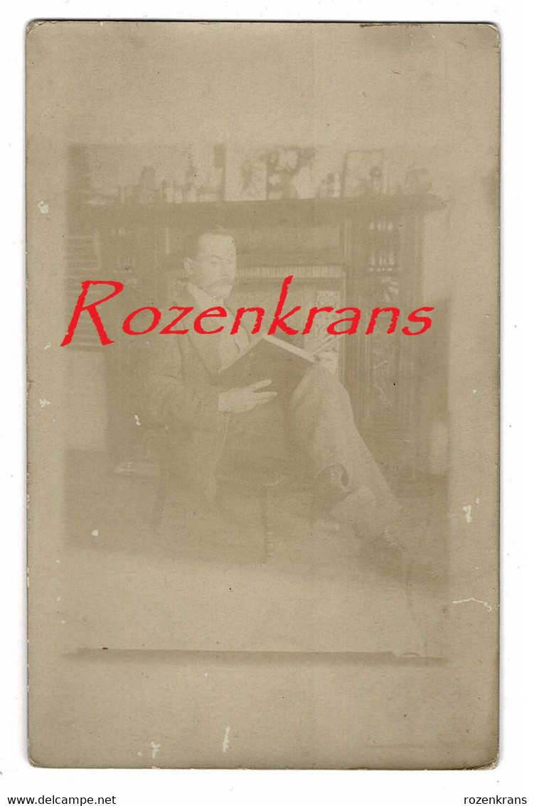 Oude Foto Ancienne Photo Old Portrait Homme Man In Chair Reading Book Chaise Livre  Studio Cabinet - Ancianas (antes De 1900)