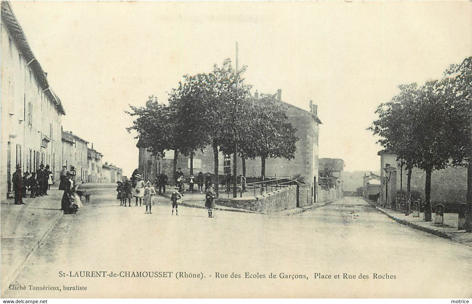 SAINT LAURENT DE CHAMOUSSET - Rue Des écoles De Garçons, Place Et Rue Des écoles. - Saint-Laurent-de-Chamousset