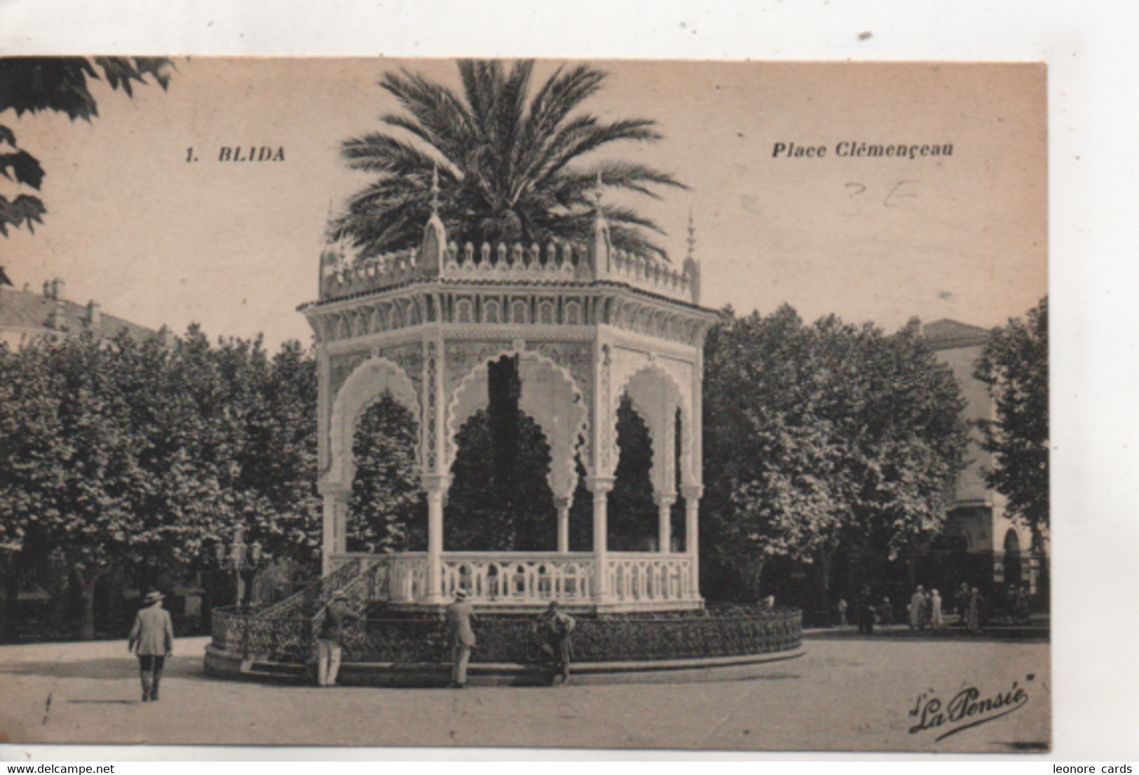 Cpa.Algérie.Blida.Place Clémenceau.animé Personnages. - Blida