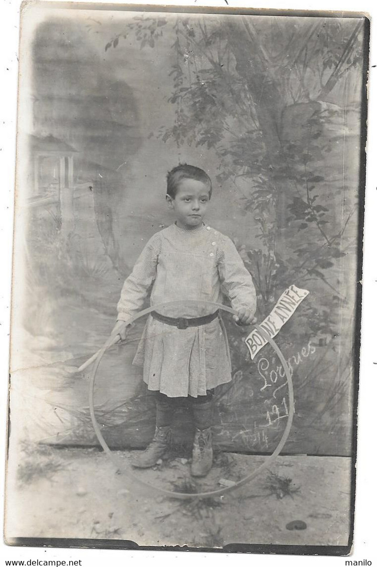 83 - LORGUES  - JEUNE GARÇON AU CERCEAU - BONNE ANNEE - 1914 Lorgues  - Carte-photo Privée - Lorgues