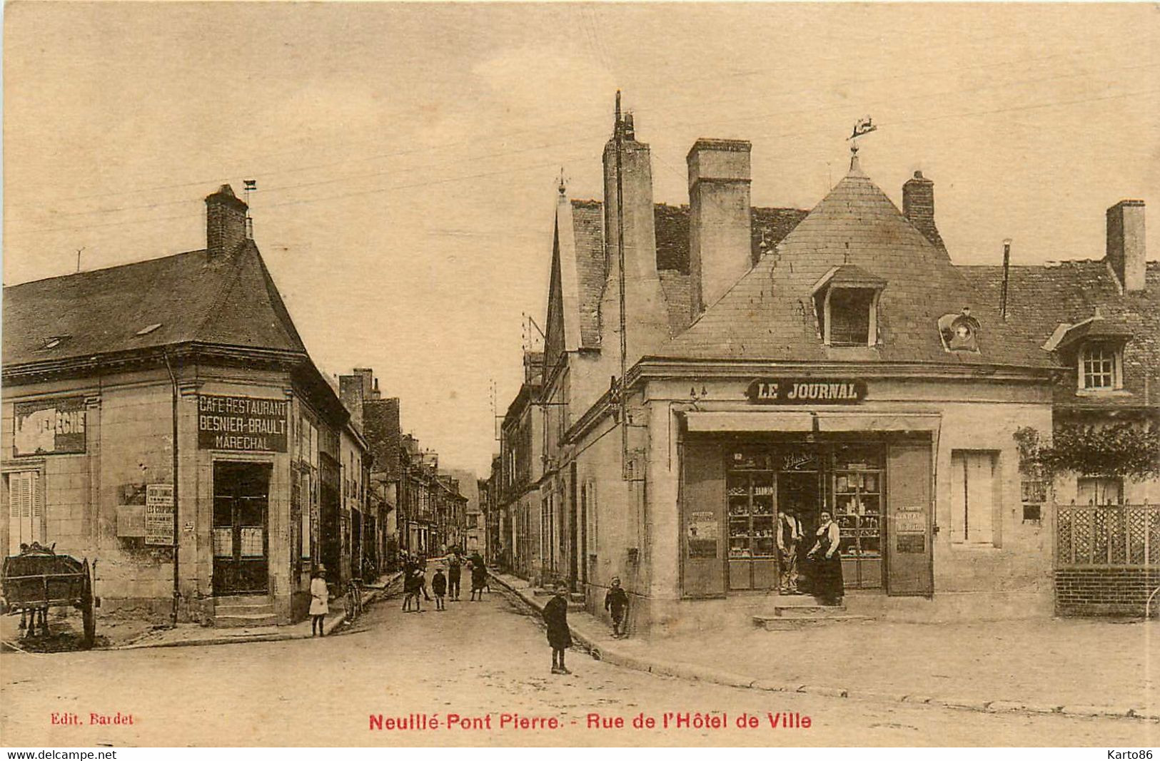 Neuillé Pont Pierre * La Rue De L'hôtel De Ville * Café Restaurant BESNIER BRAULT * épicerie - Neuillé-Pont-Pierre