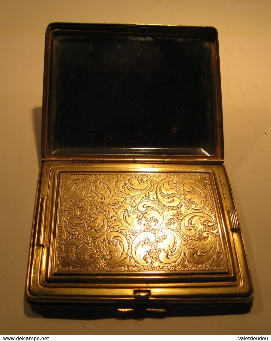 Poudrier Ancien Métal Doré, Miroir Biseauté. Pas De Marque Apparente. - Accessoires