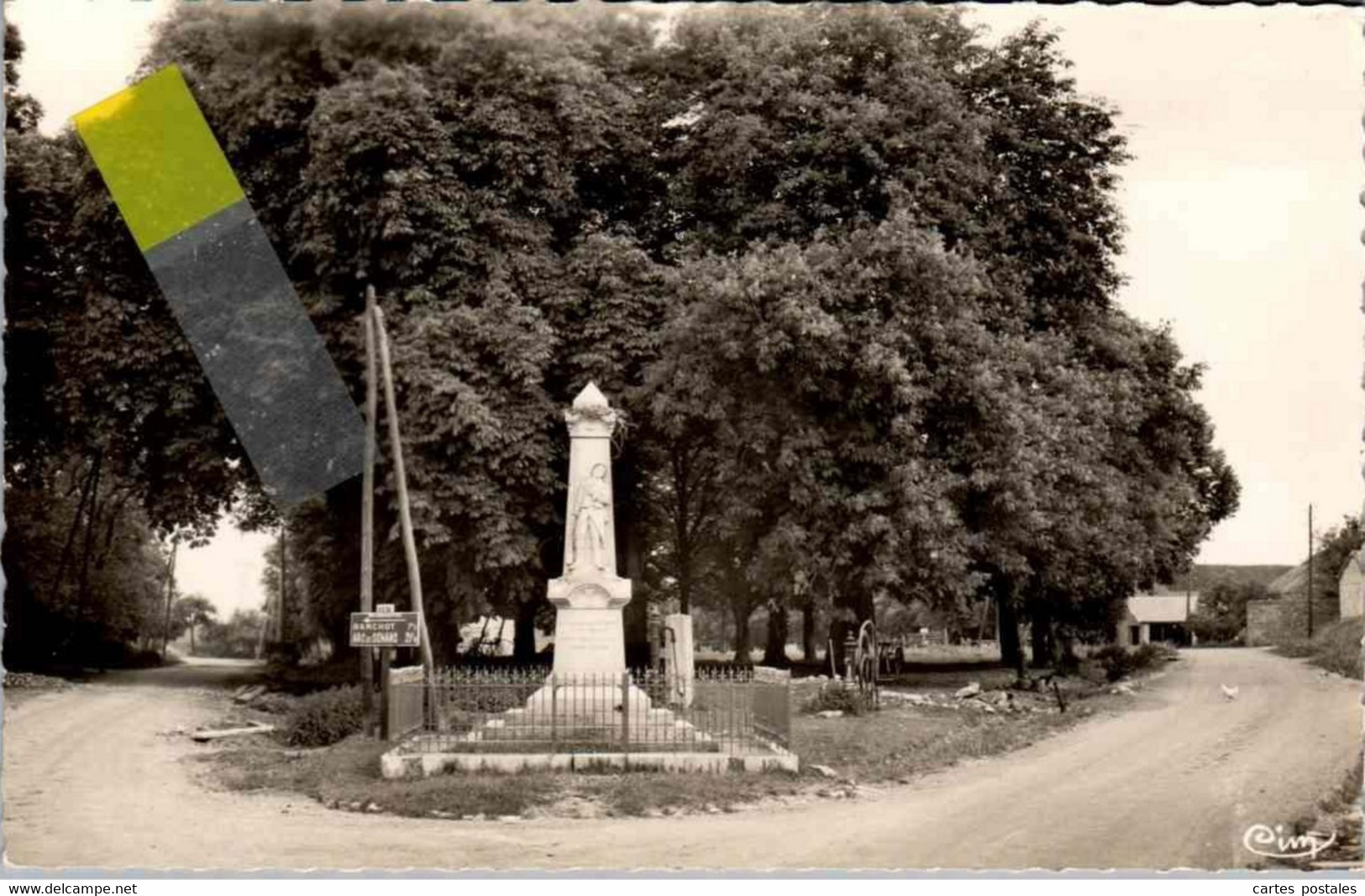 * GENDREY Le Monument Aux Morts - Gendrey