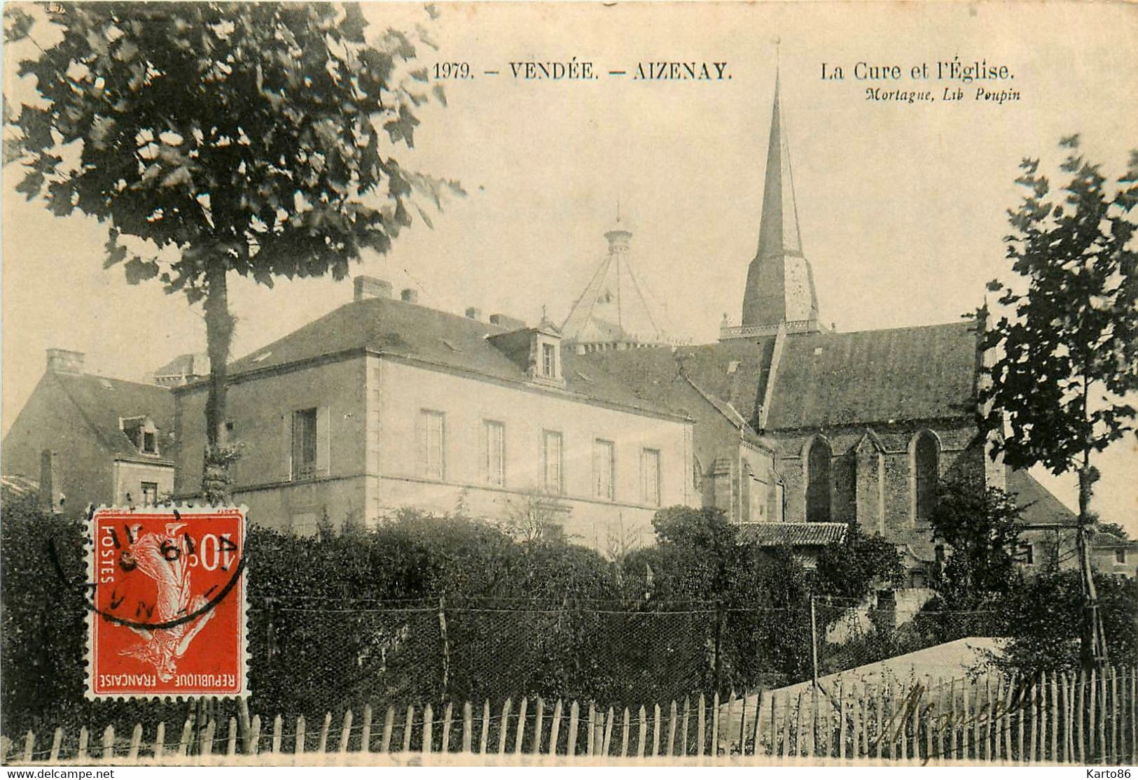 Aizenay * Vue Sur La Cure Et L'église Du Village - Aizenay