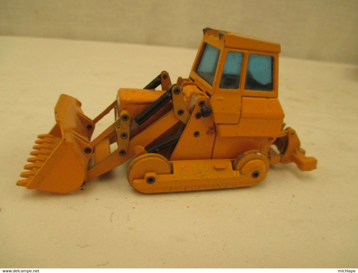 Voiture Miniature 1/ 43 Em CATER PILAR ESCAVATOR  - JOAL - - Joal