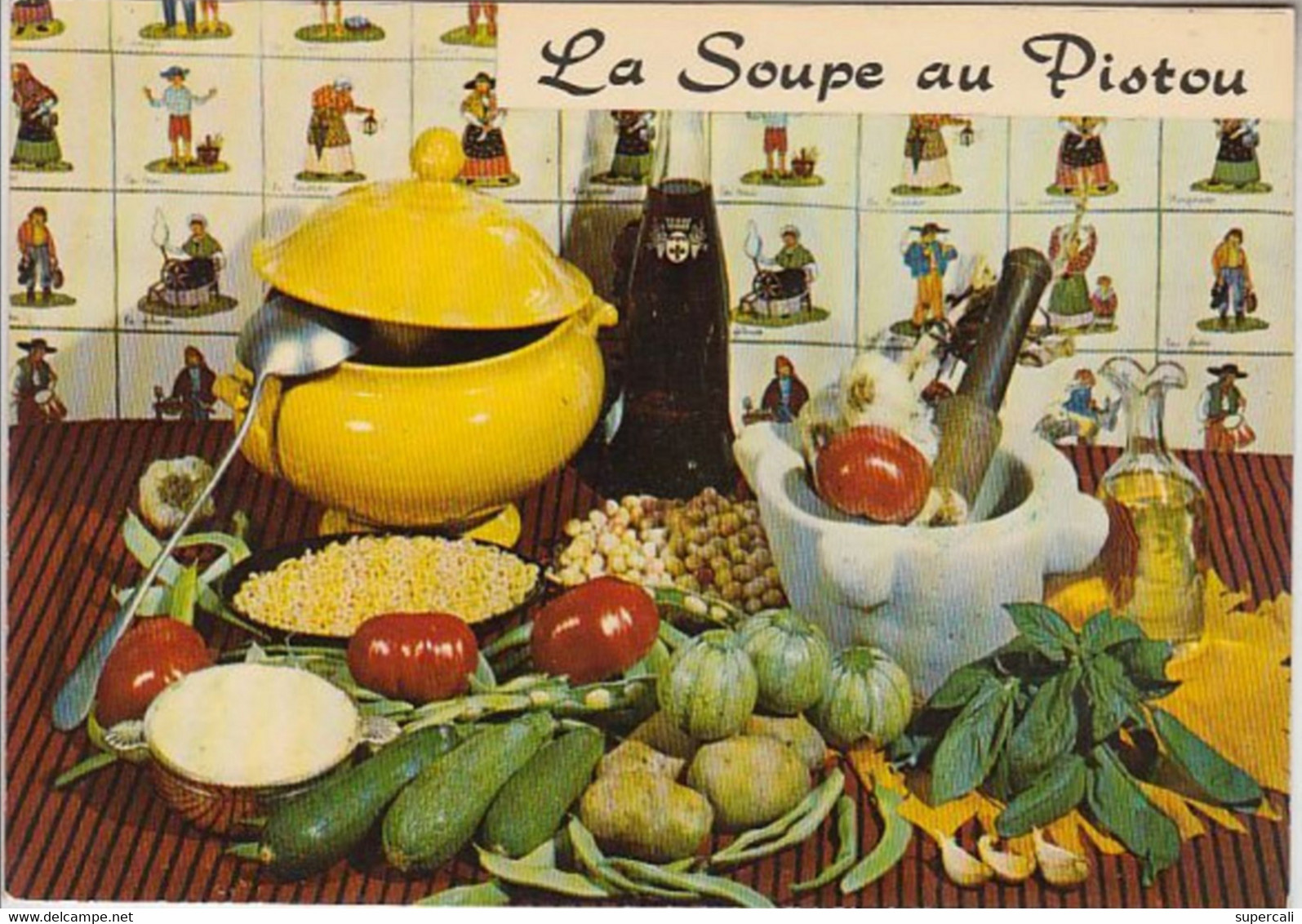 RT27.908  RECETTE DE LA SOUPE AU PISTOU..TOMATES ..SOUPIERELOUCHE.MORTIER .PILON.COURGETTES.CARAFE D'HUILE - Recettes (cuisine)
