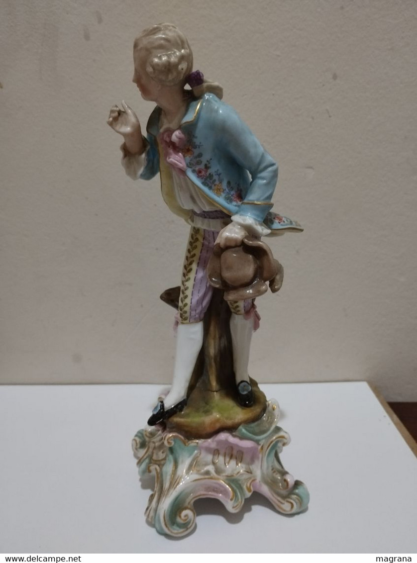 Antigua Figura De Porcelana De Un Hombre. Hecha Por Ernst Bohne Söhne. EBS. Rudolstadt; ALEMANYA. - Otros & Sin Clasificación